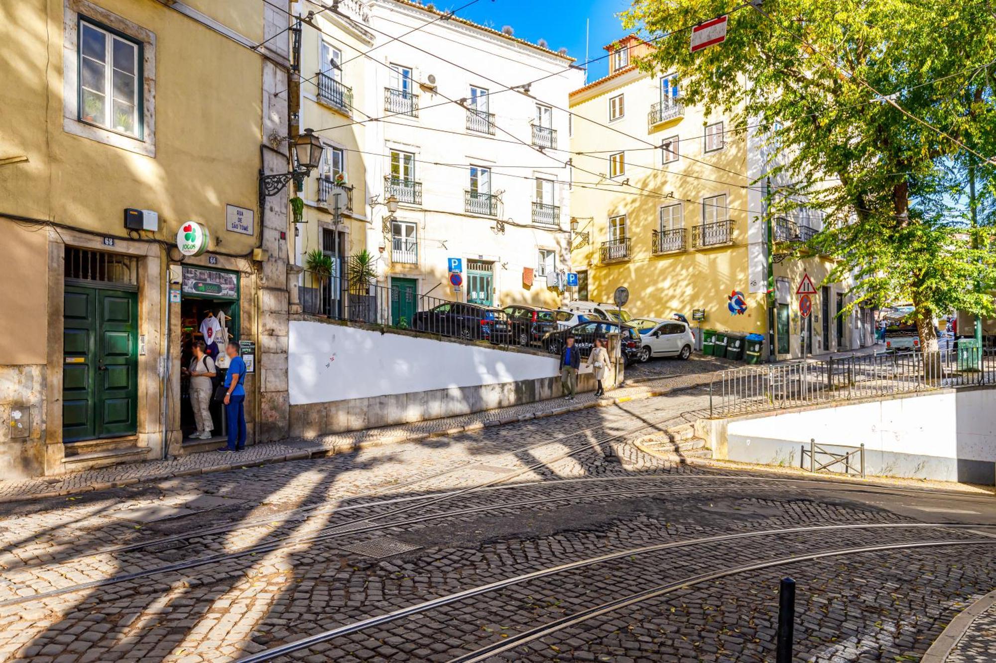 Typical Apartment Alfama-Center Лиссабон Экстерьер фото